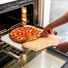 Cuzi Gourmet pizza stone set display image showing bundled tools.