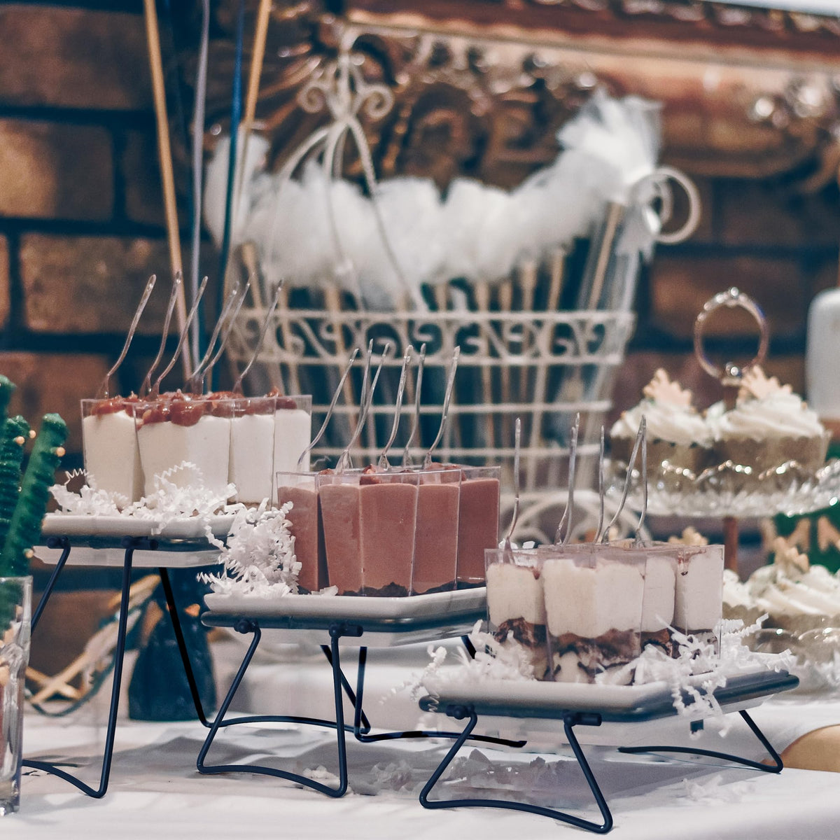 Czlizdyt party buffet setup boosts table appeal with elegant height