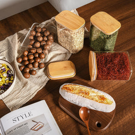 D2scrma bamboo lid adds natural finish to kitchen décor.