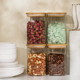 D2scrma coffee beans and dried goods stay fresh with glass storage.