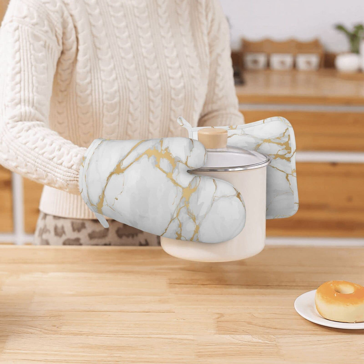 DADABULIU mitts in use show comfortable wrist coverage during baking