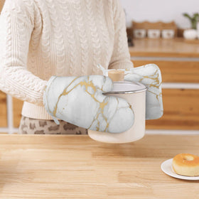 DADABULIU mitts in use show comfortable wrist coverage during baking