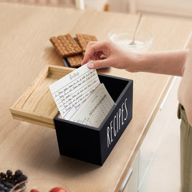Dahey wooden box opens smoothly while protecting your recipe cards.