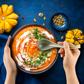 DAHO GOMSU dishwasher-safe spoon for quick and simple cleanup.