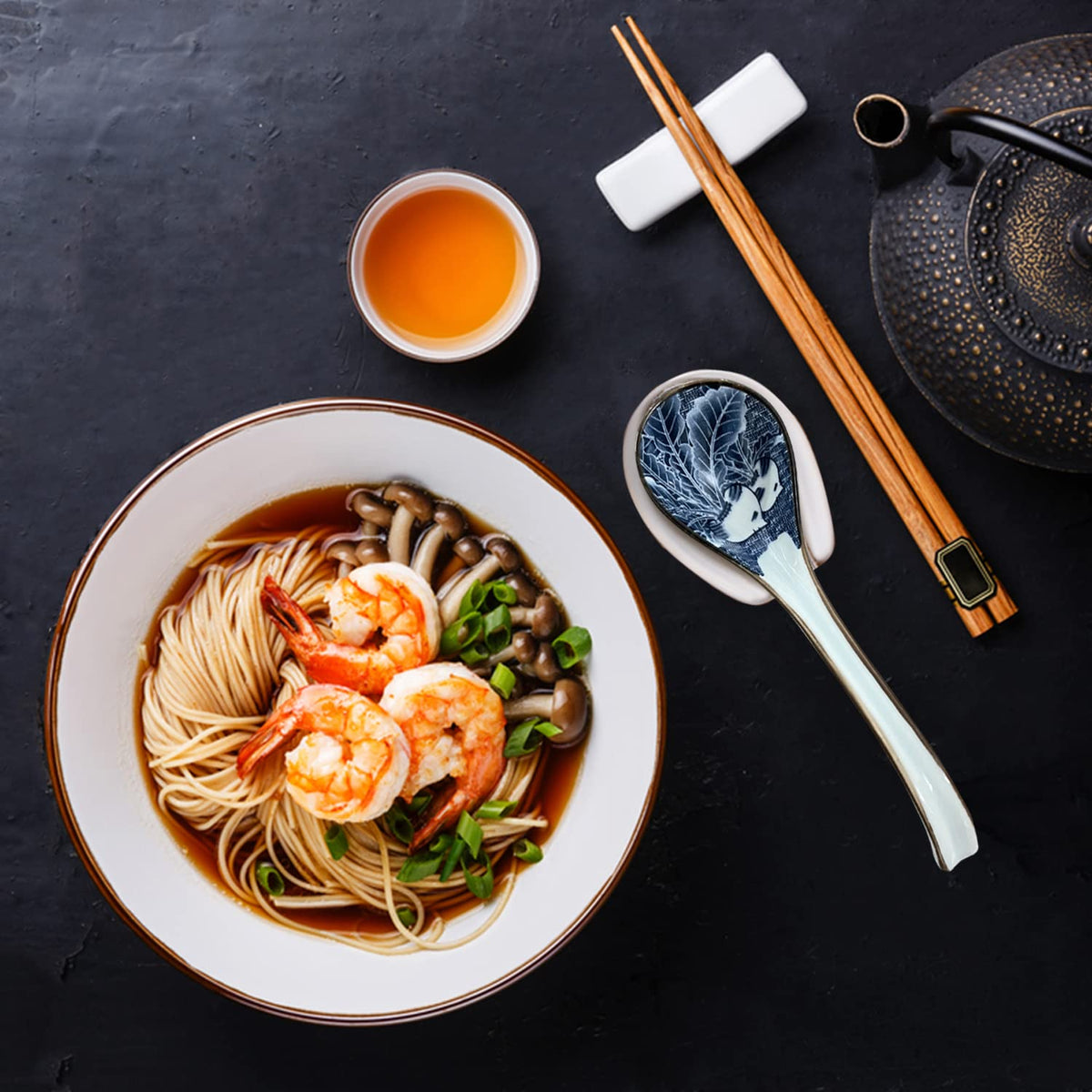DAHO GOMSU high-density glaze enables neat stacking and space-saving storage