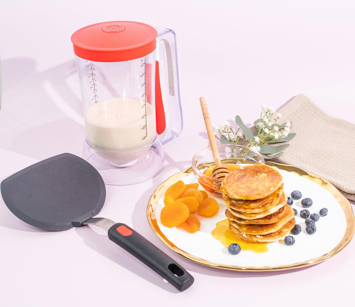 Dalup Enterprises easy-squeeze handle enabling kid-friendly baking