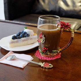 DasyFly enamel-flower-glass-mug with hand-drawn design, for hot or cold beverages.