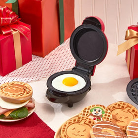 Snowman plate sparks playful breakfasts on the DASH Multimaker