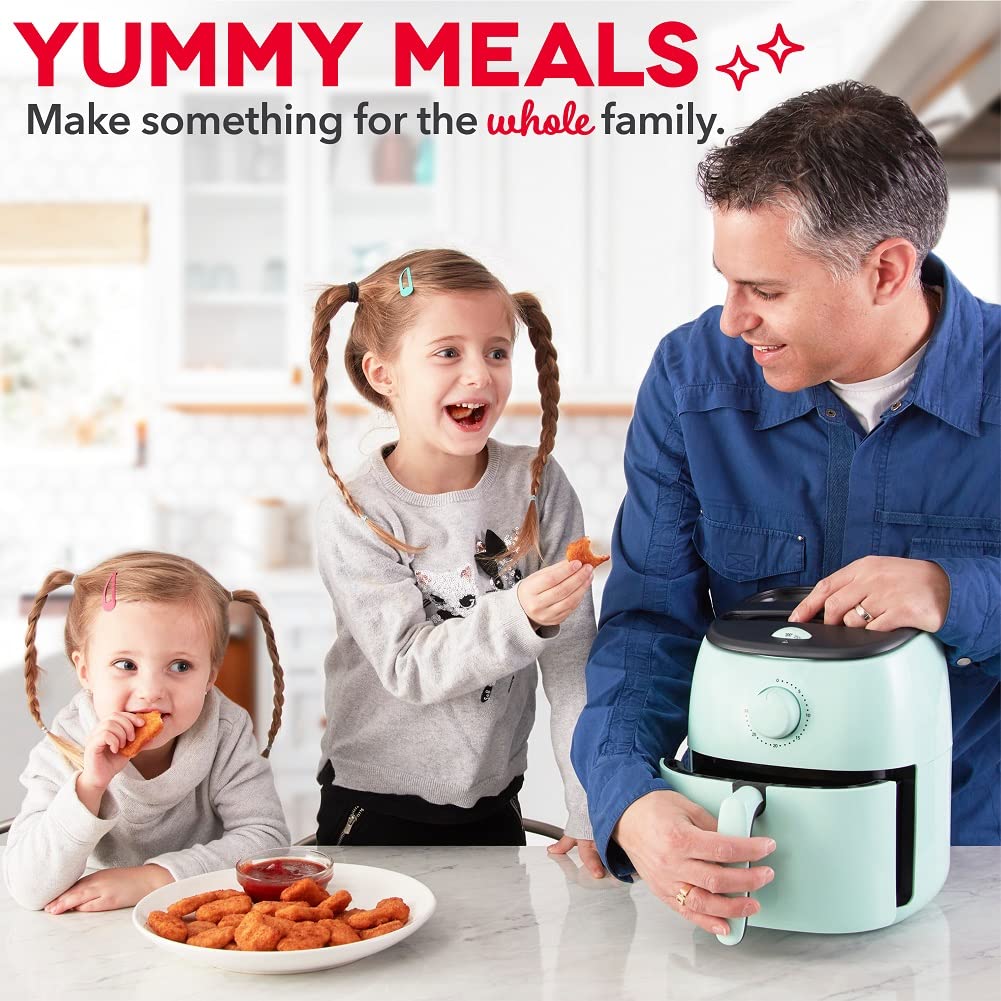DASH Tasti-Crisp Air Fryer temperature control knob in use.