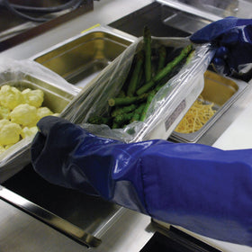 DayMark Steam Pan Liner barrier visible, prevents food from contacting pan, reducing mess.