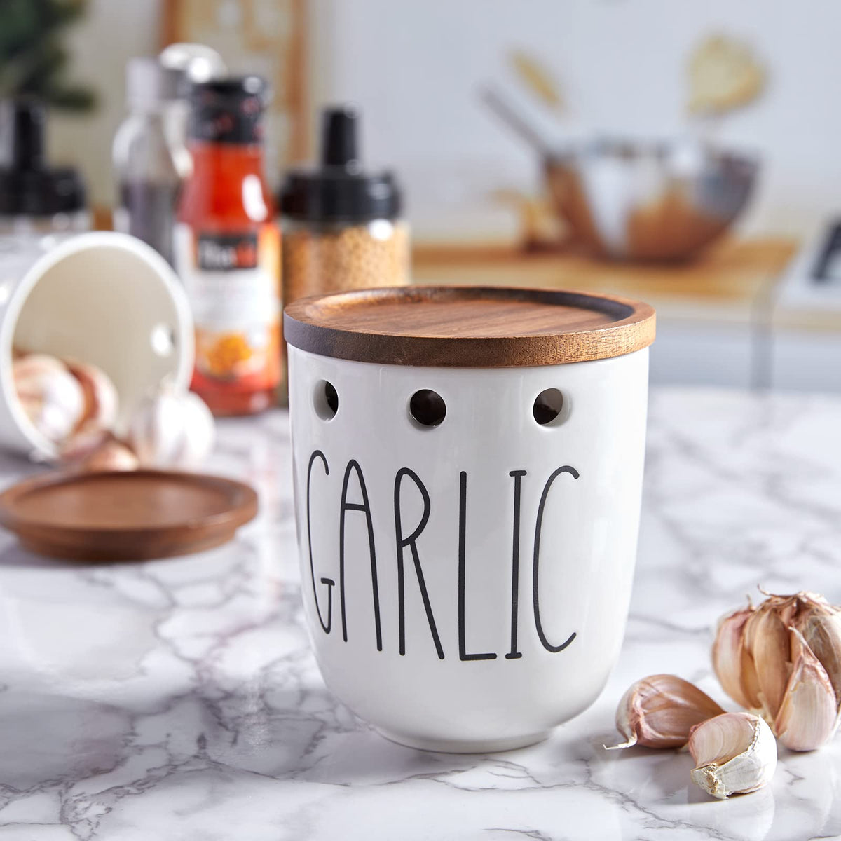 DAYYET Garlic Keeper displayed with garlic cloves for quick prep access.