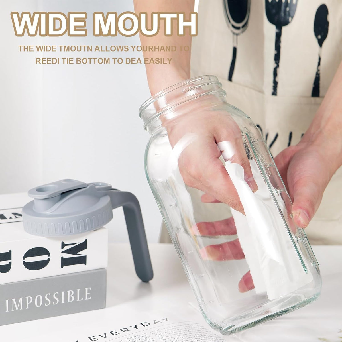 DAZHICN ergonomic pour pitcher grip for comfortable one-handed pouring.