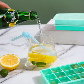 DCCPAA stackable ice trays save freezer space with tight lids.