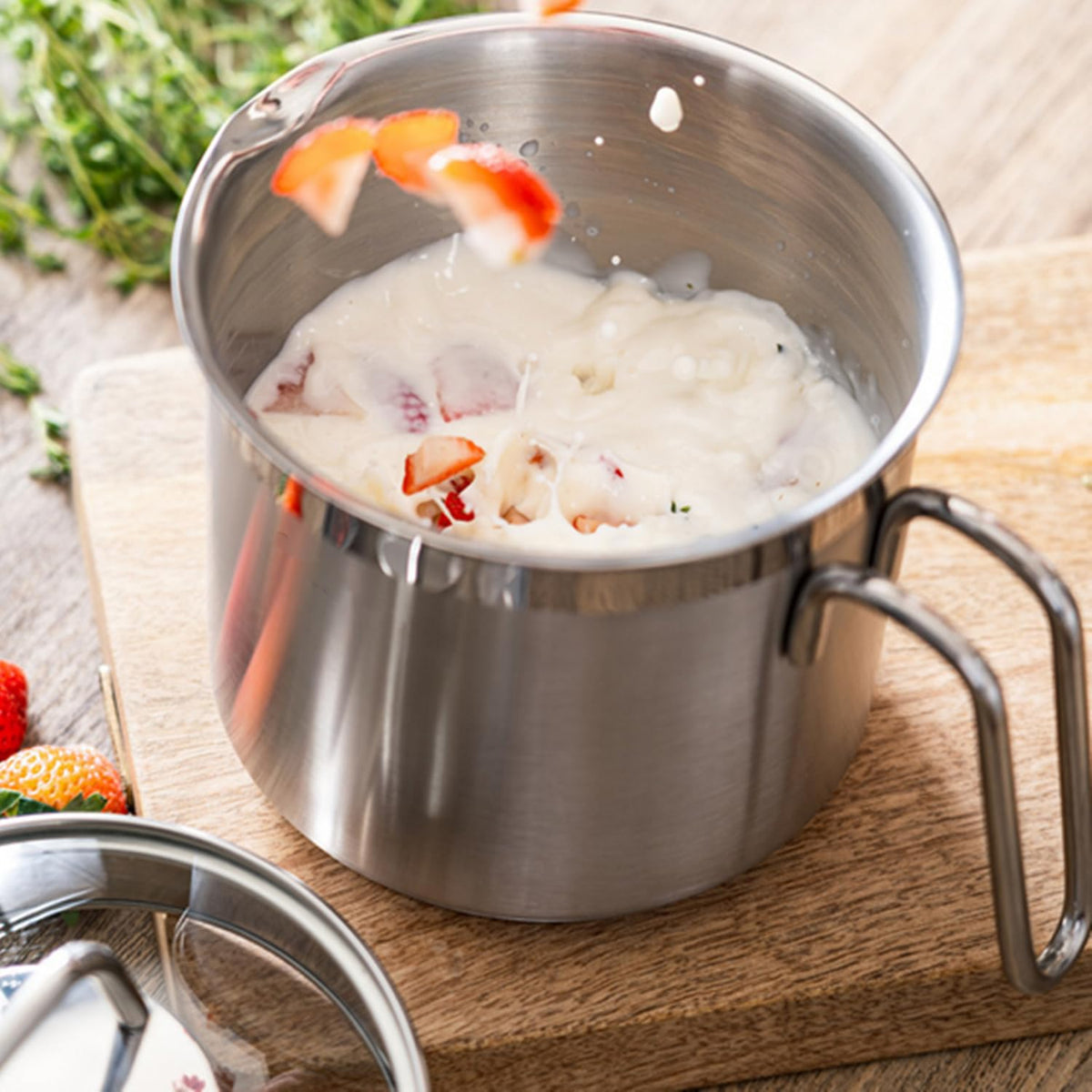 DCIGNA 6.3-inch diameter pot is ideal for small-batch recipes.