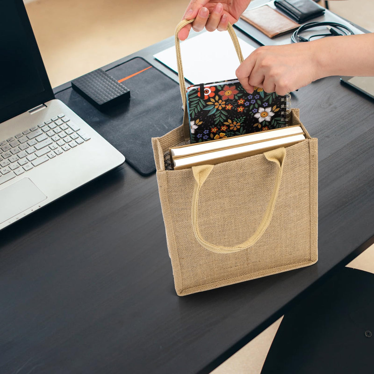 DEAYOU burlap tote interior lining displaying moisture-resistant interior.
