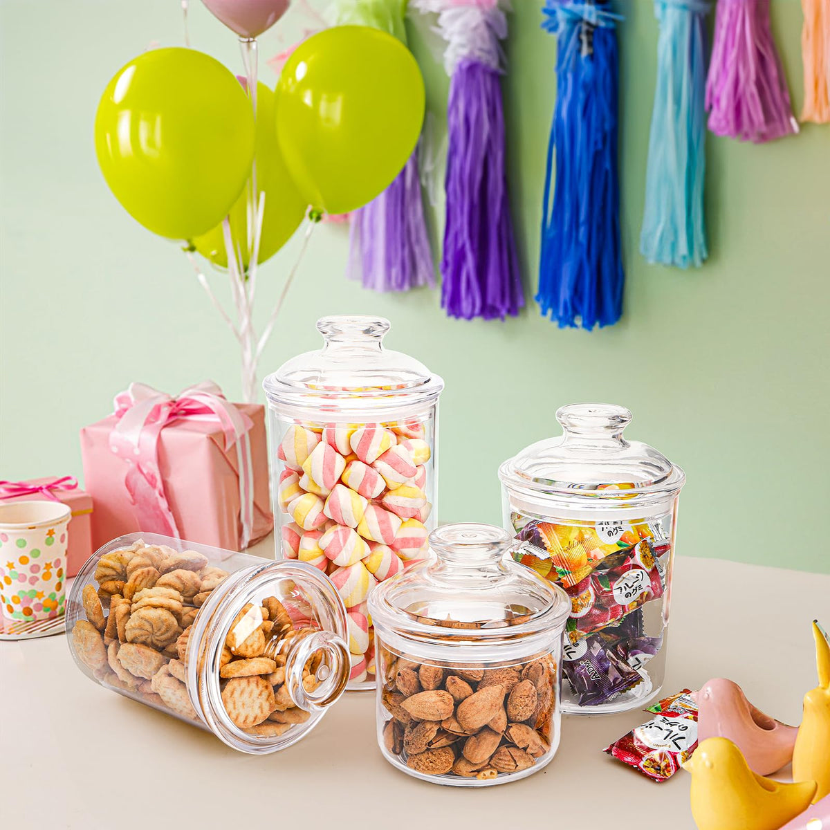DEAYOU cookies and candy jar adds decor while storing treats