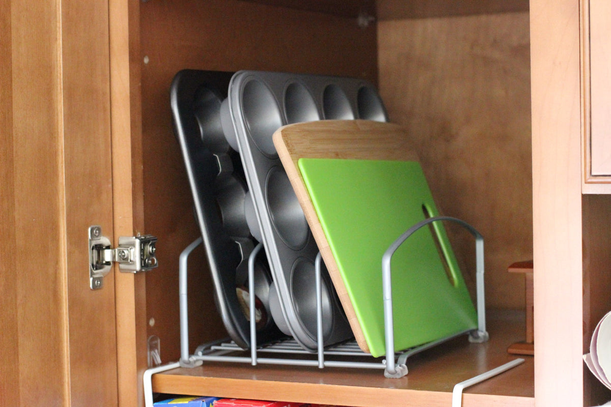 Deco Brothers 3-slot holder close-up highlighting sturdy slots for boards and pans.