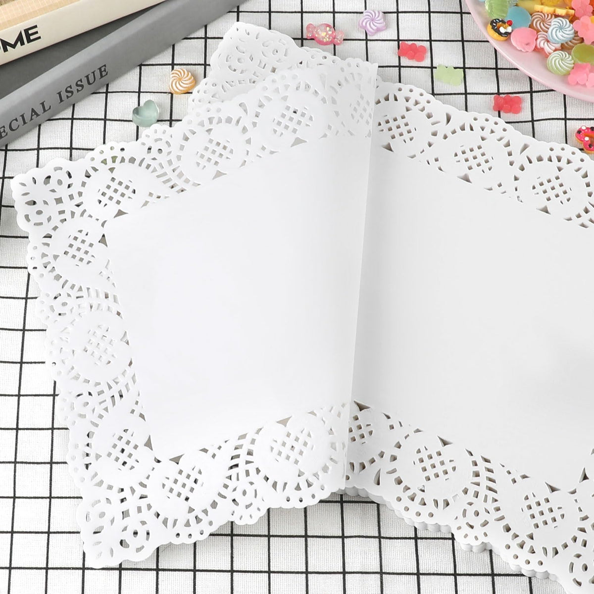 DECORA disposable lace placemats double as cake mats and food pads