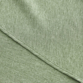 Decorelia easy care tablecloth cleaned with a damp cloth
