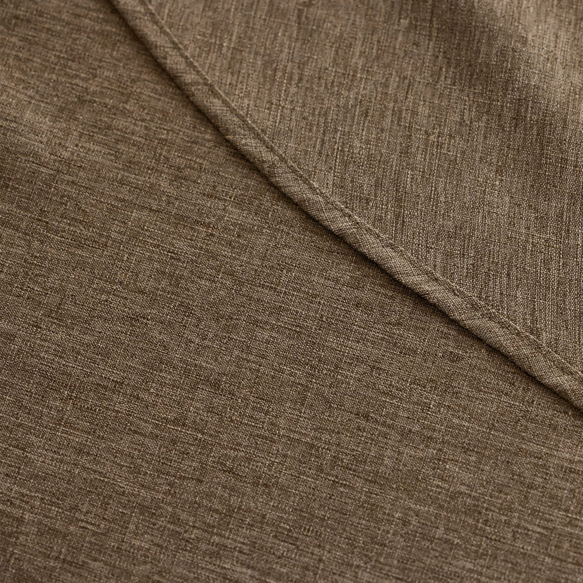 Decorelia wrinkle-free round tablecloth maintains neat surfaces