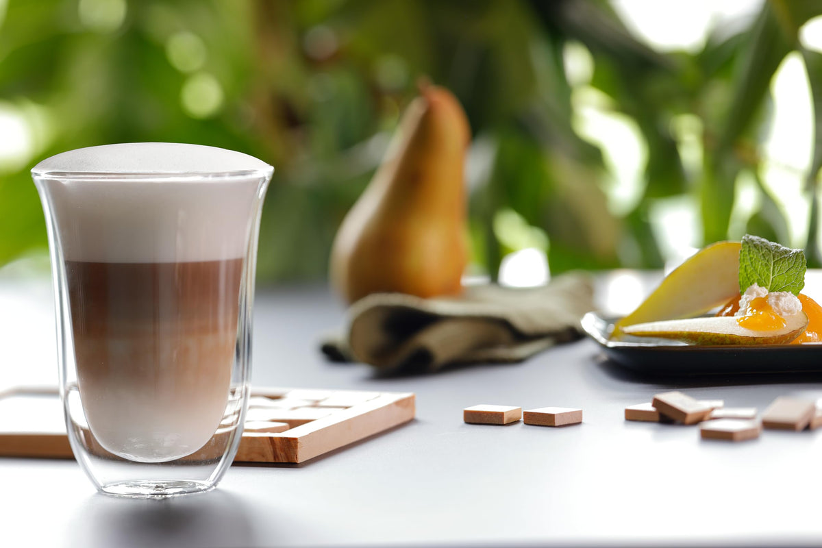 De'Longhi cappuccino glass 270ml side view, compatible with multiple De'Longhi machines.