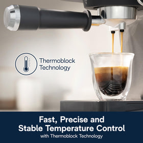 De'Longhi Classic Thermoblock system in focus, ensuring fast, stable temperature for drinks.