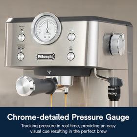 De'Longhi Classic front view with compact chrome details.