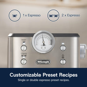 De'Longhi Classic milk frother in action, ideal for cappuccinos.