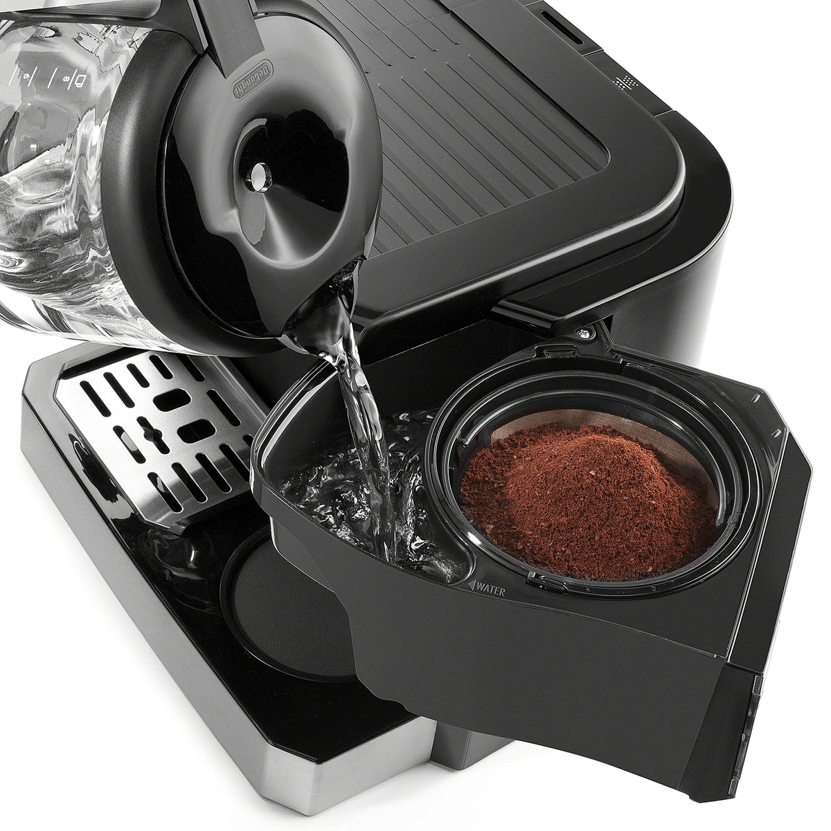 Delonghi COM532M advanced steam wand creates silky micro-foam for lattes.