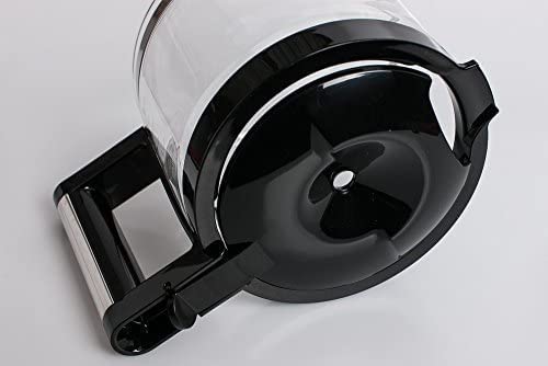 DeLonghi glass coffee carafe closeup of the handle highlighting a comfortable grip.