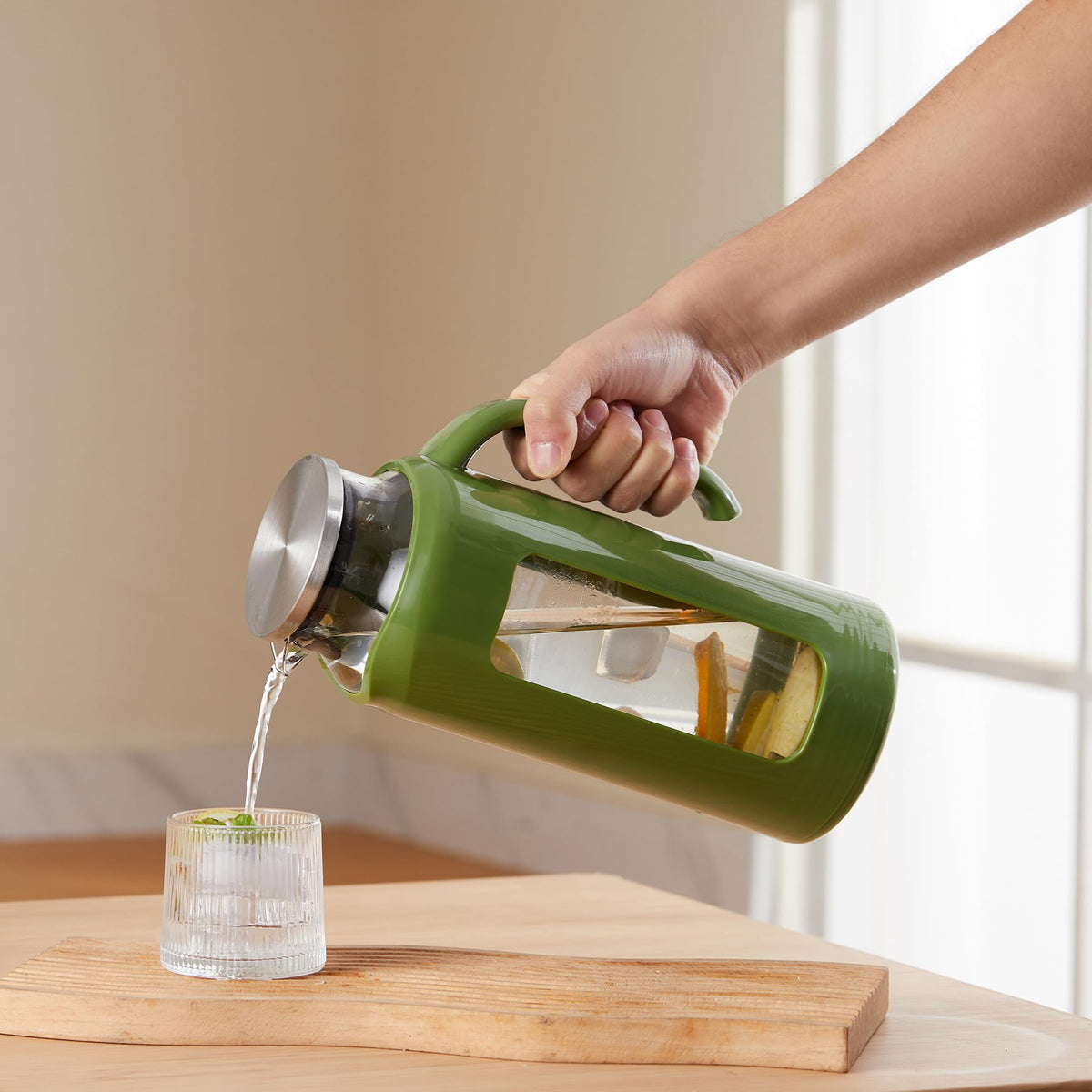 Delove pitcher is ideal for iced tea, lemonade, juice, or water.