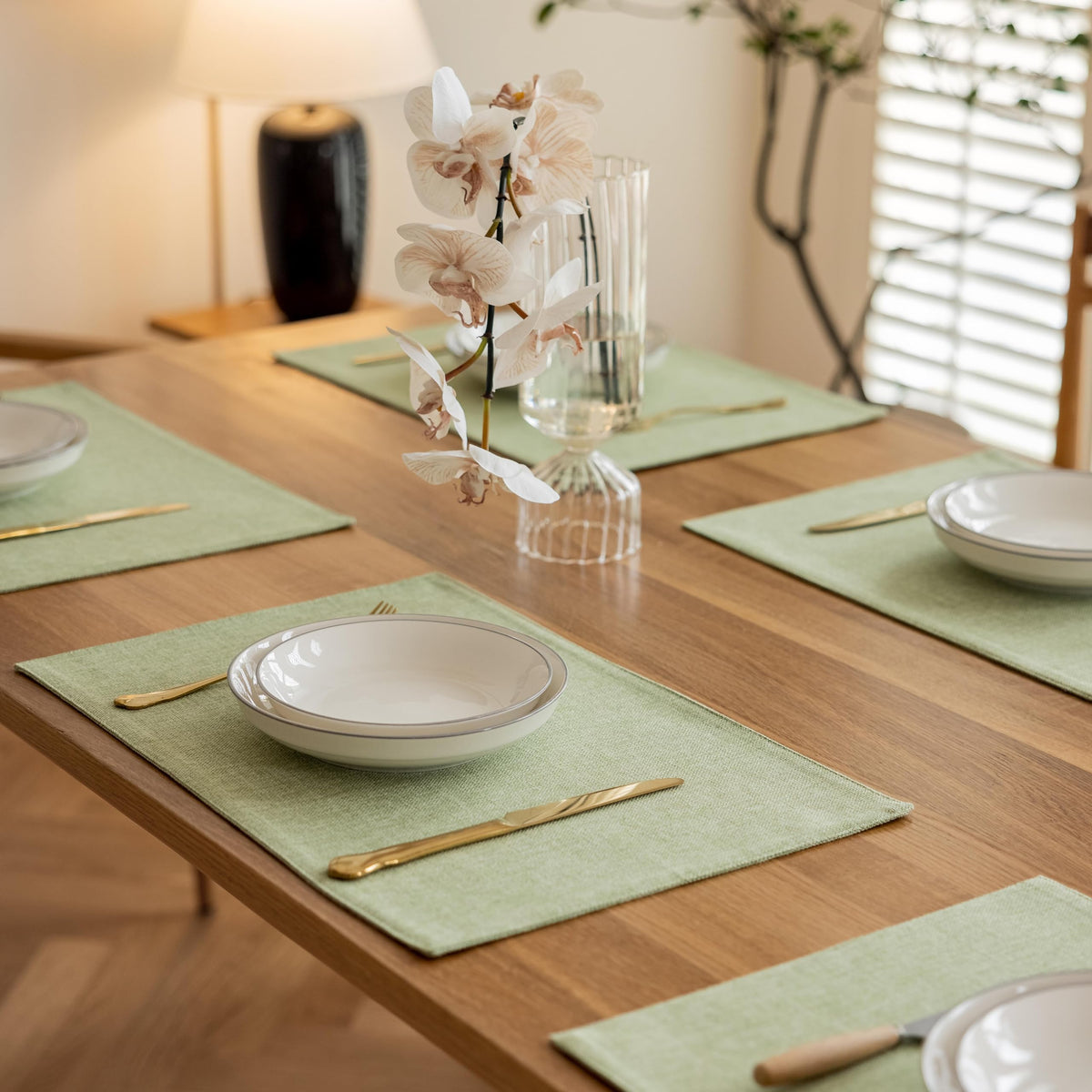Demetex Green placemats are washable and easy to clean after meals