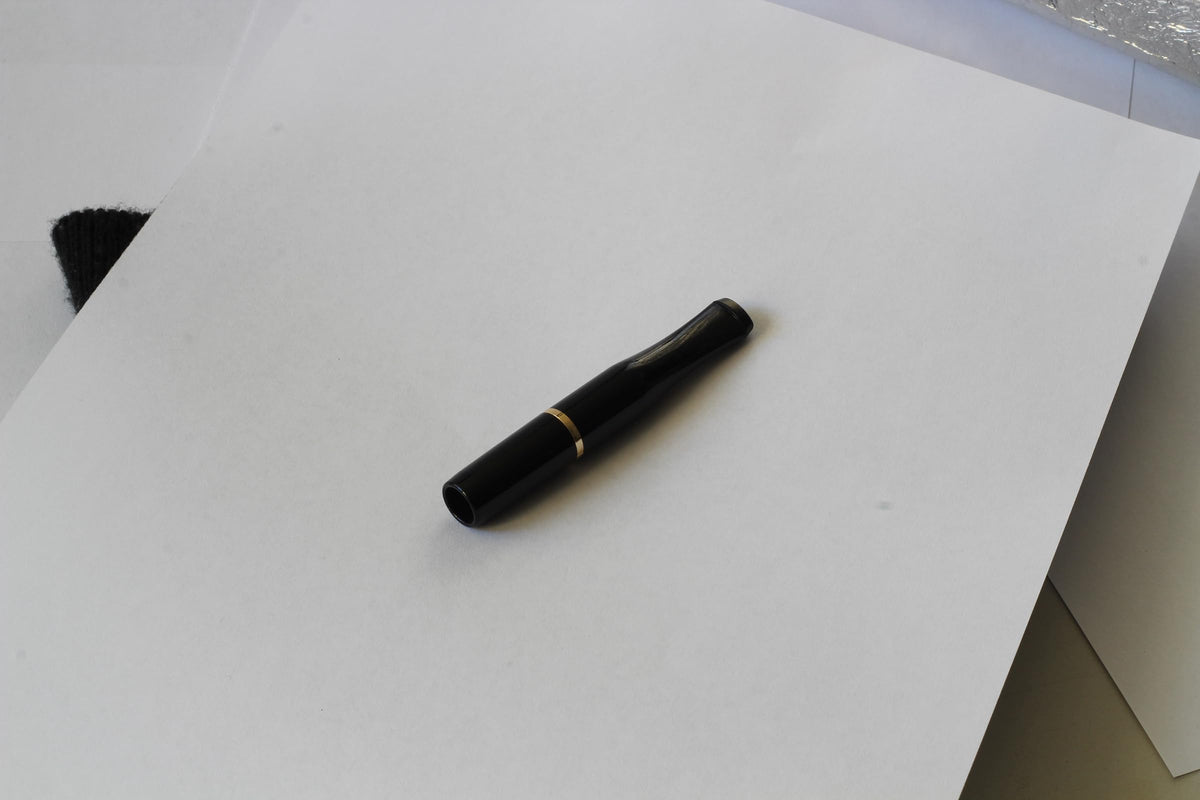 DENICOTEA cigarette holder black ring product focus for regular size cigarettes