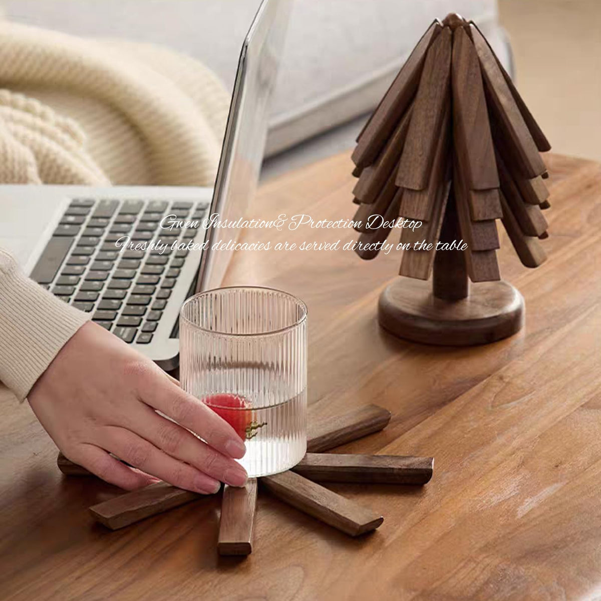 DEOLD tree-coasters arranged like a Christmas tree add decorative storage.