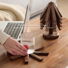 DEOLD tree-coasters arranged like a Christmas tree add decorative storage.