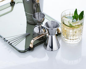 Derrison interchangeable 0.5–2 oz markings enable quick, accurate batching.