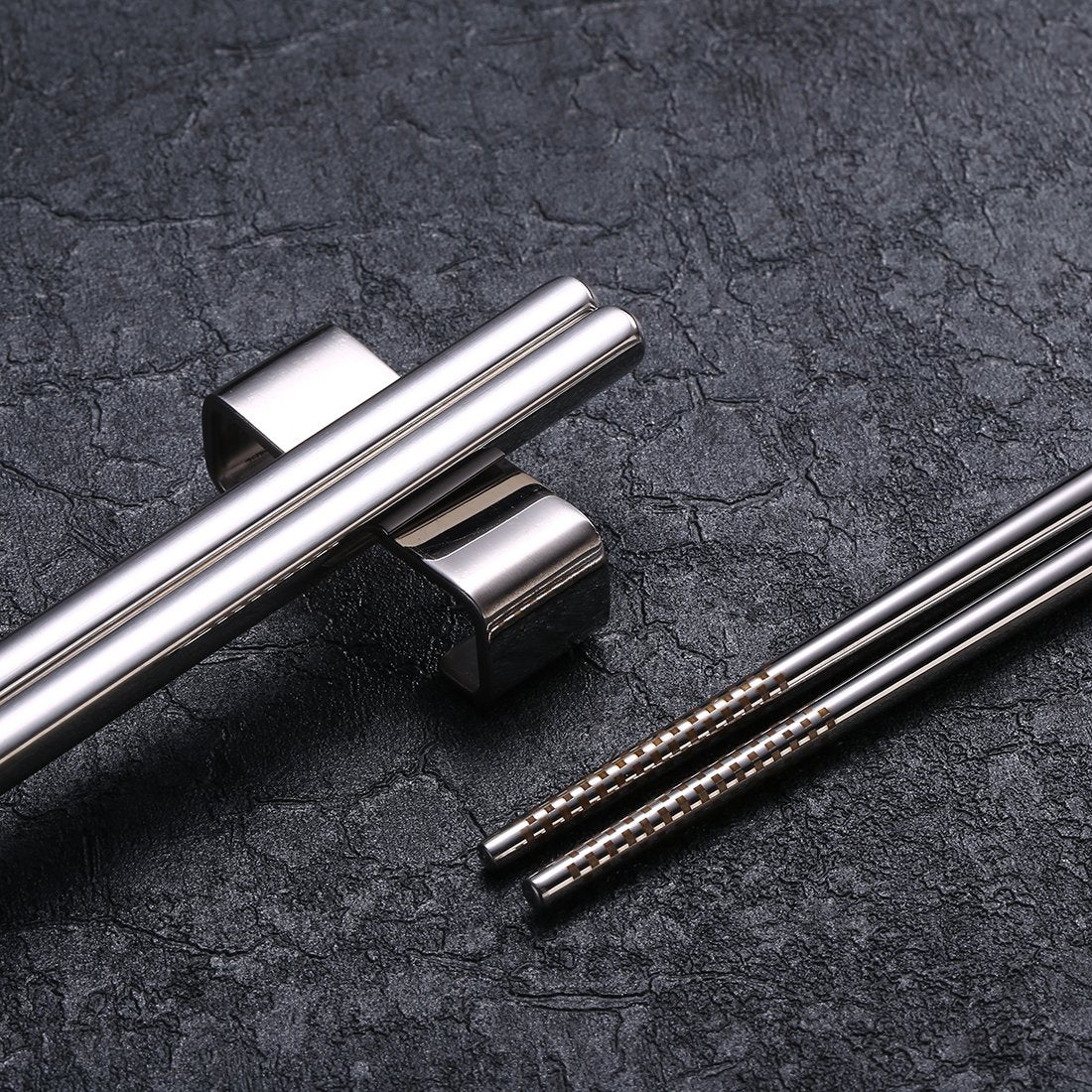 DEVICO dishwasher-safe chopsticks, easy cleanup after meals.