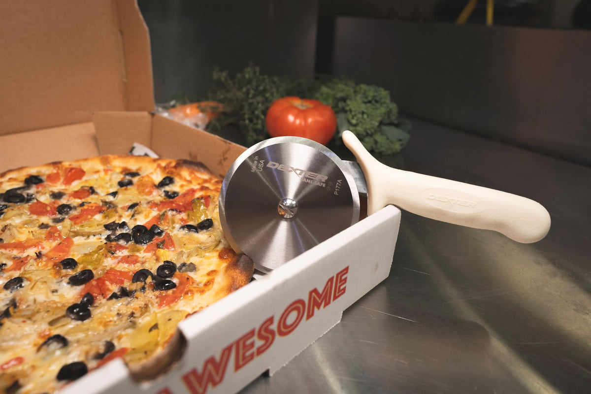 Dexter-Russell P177A-4PCP slip-resistant handle for secure grip during busy slicing
