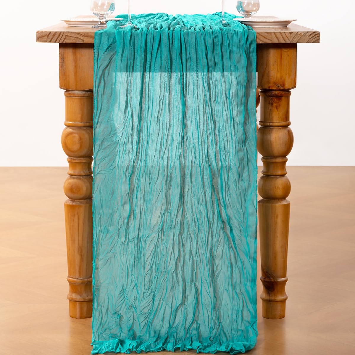 DeZerlor wrinkled texture highlights country farmhouse style on spring tables