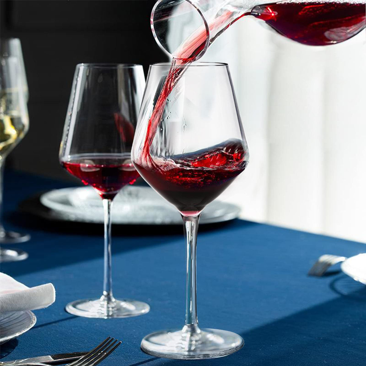 Dicunoy durable stemmed wine glasses suited for patio gatherings.
