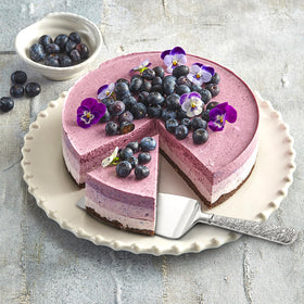 Dicunoy cake cutlery with mirror finish enhances table presentation.