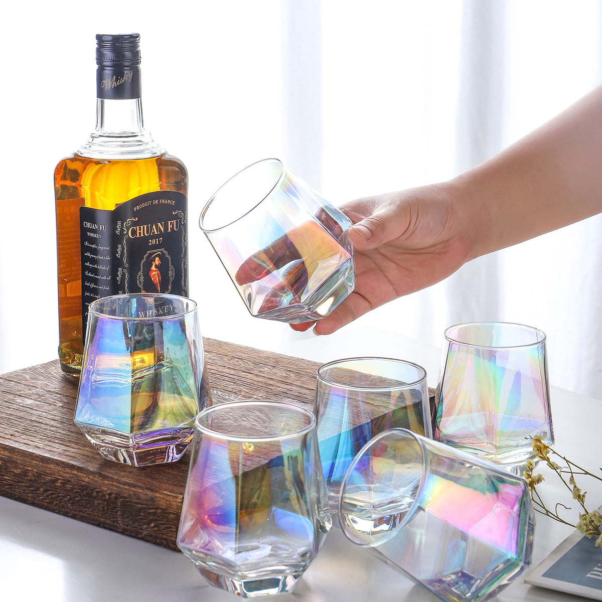 DIEWEISIMI hand-blown craftsmanship enhances wine tasting experiences.