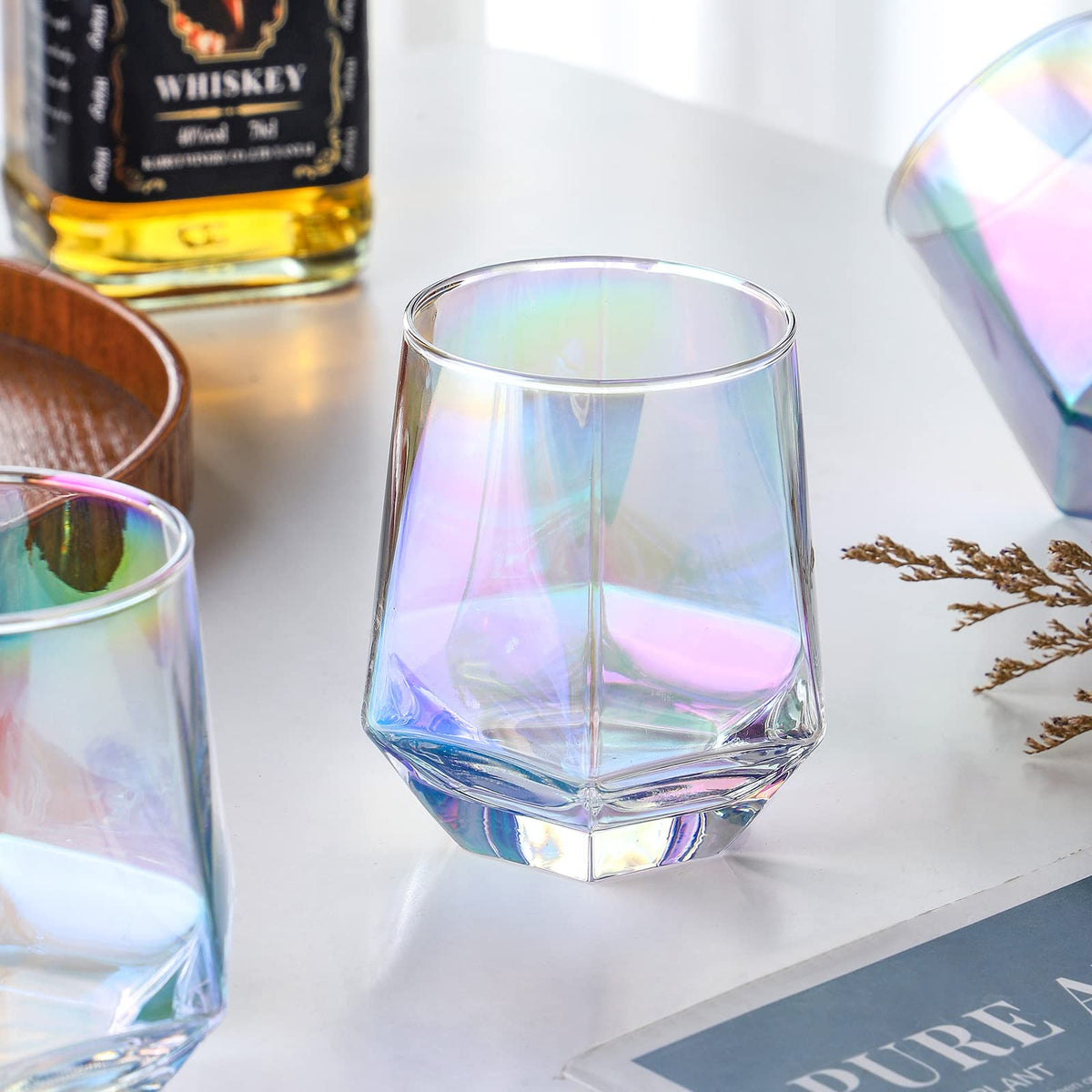 DIEWEISIMI iridescent glass with seven-color finish for vibrant tables.