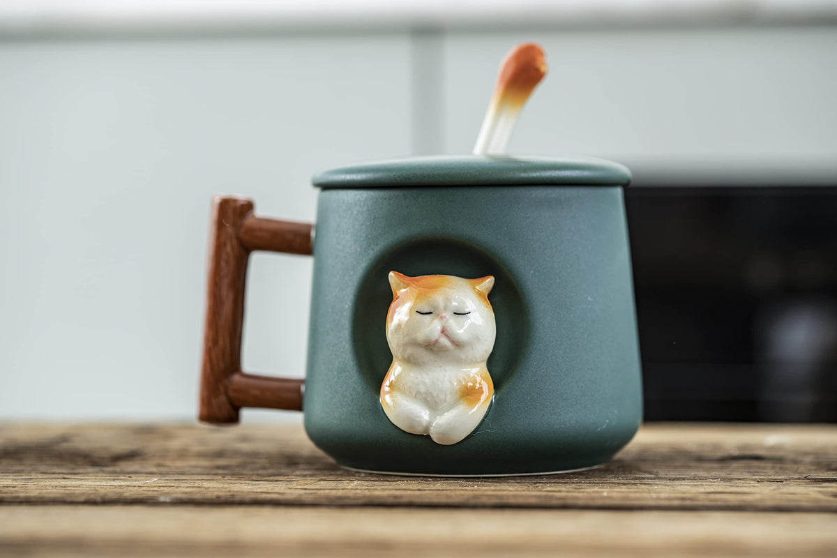 DIHOclub Adorable 3D Cat Mug with lid and spoon for convenient use.