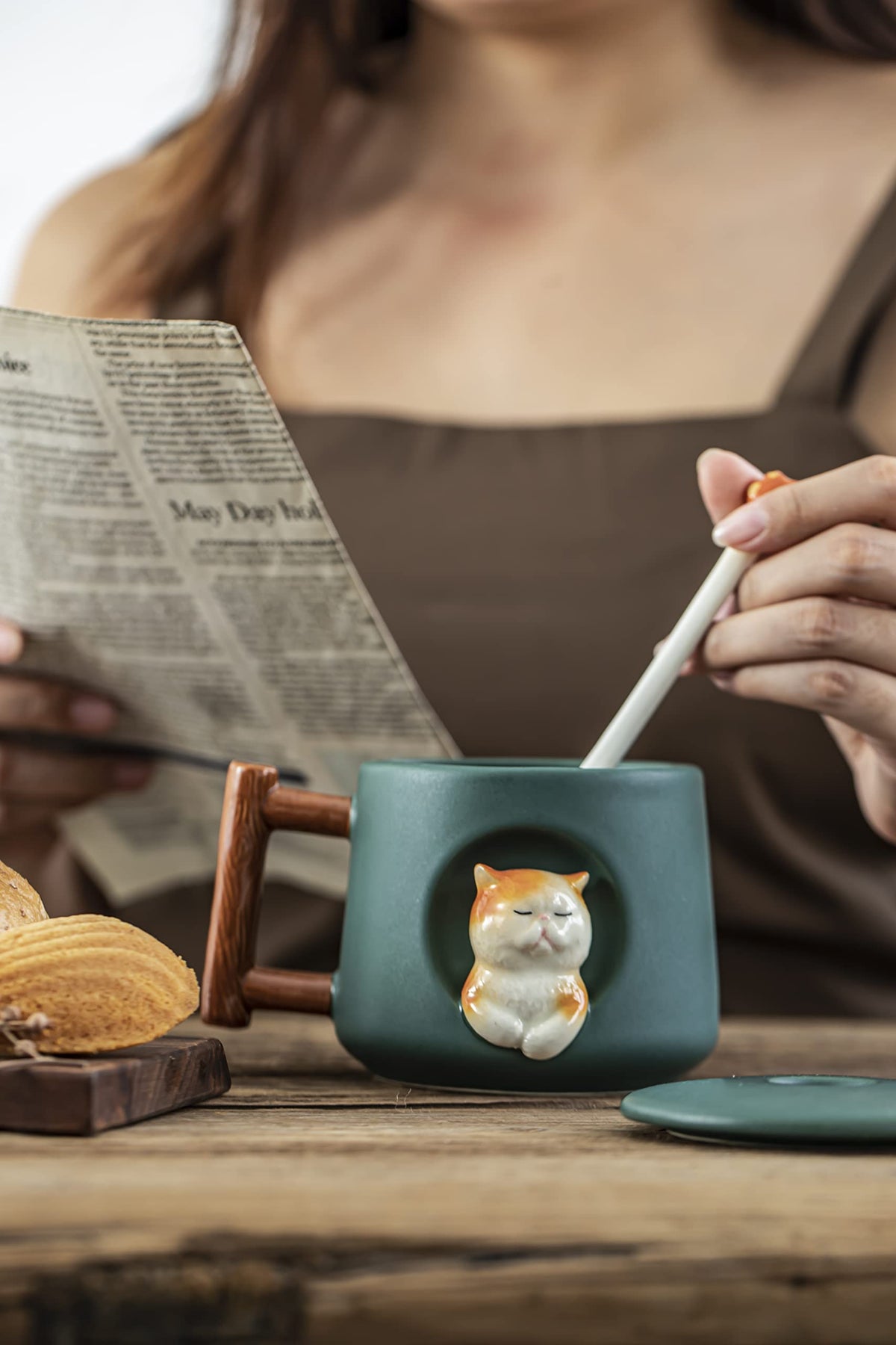 DIHOclub Adorable 3D Cat Mug packaged gift-ready for animal lovers.