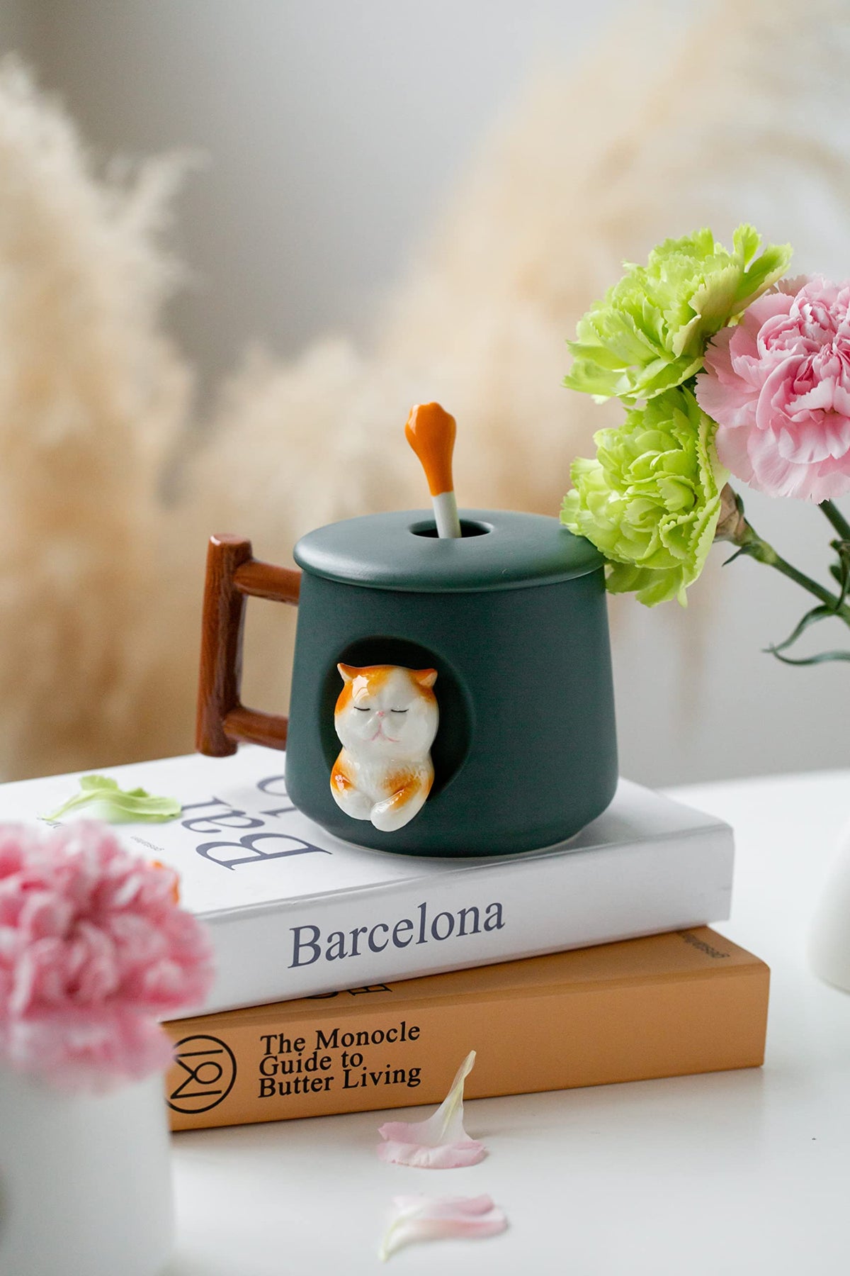 DIHOclub Adorable 3D Cat Mug matte glaze with wood handle for natural feel.