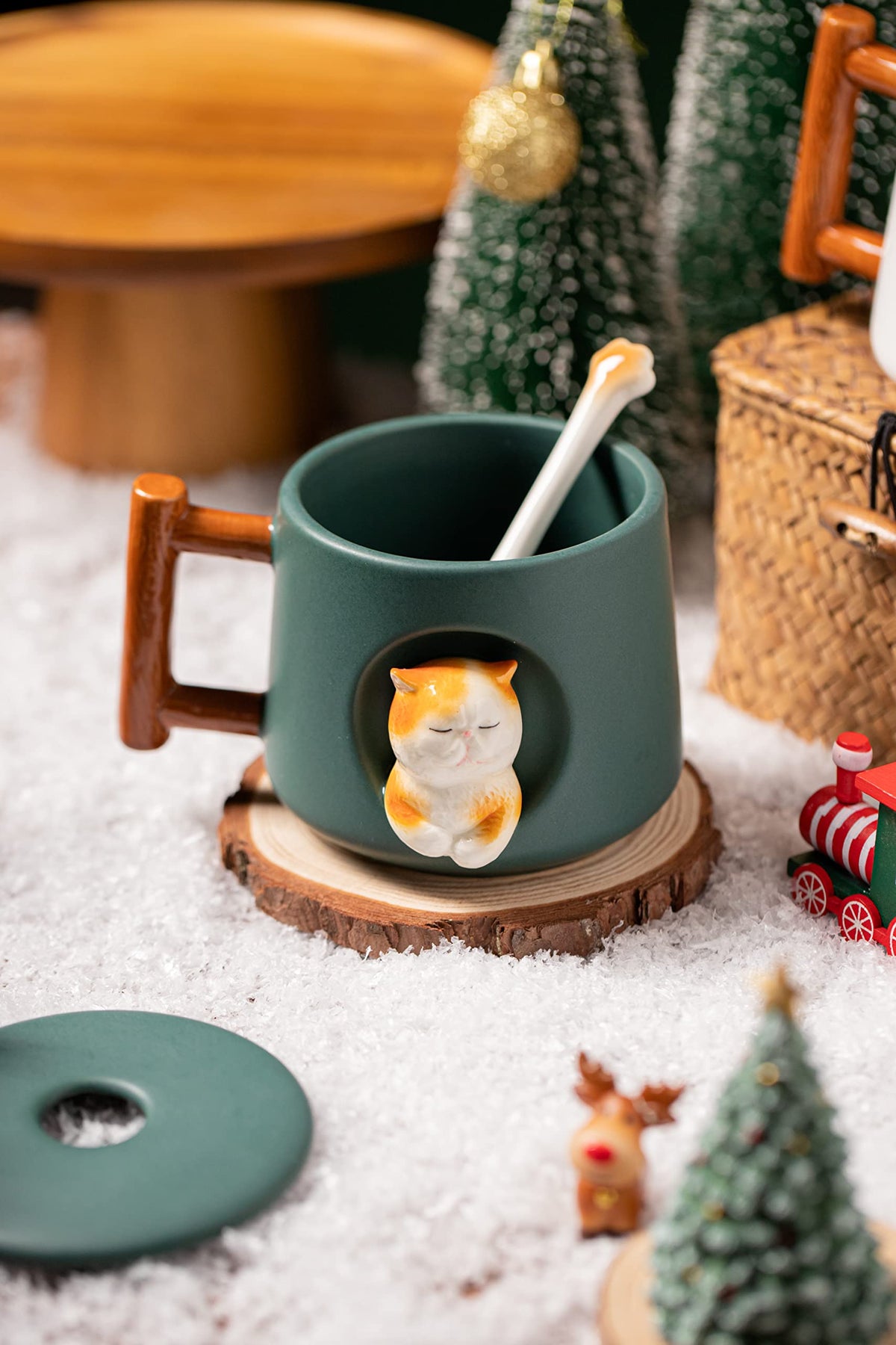 DIHOclub Adorable 3D Cat Mug is microwave and dishwasher safe.