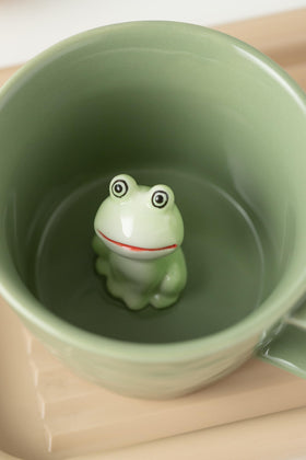 DIHOclub Garden Series mug featuring insect design for nature lovers