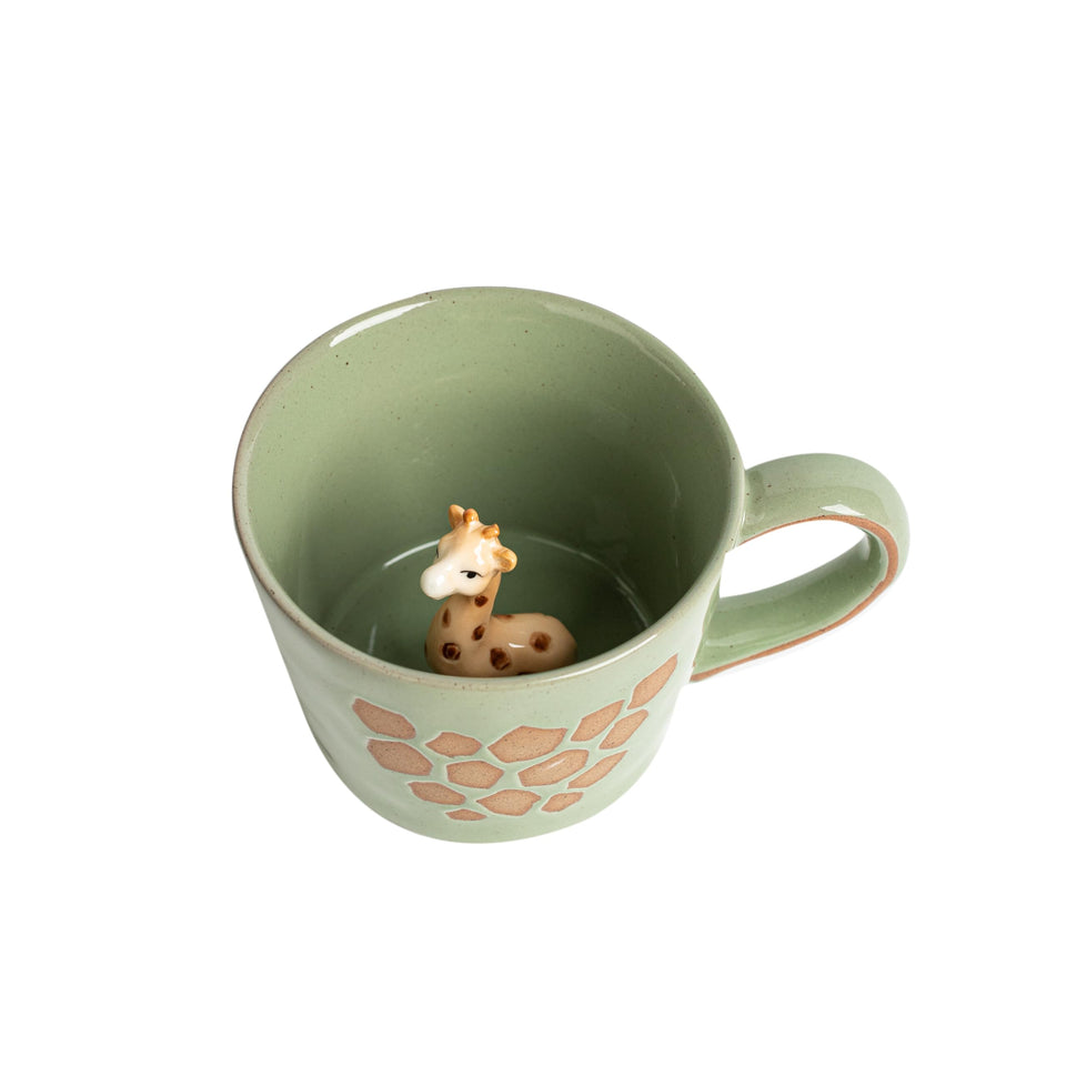 DIHOclub giraffe coffee cup with 3D inside, ideal for cozy mornings.