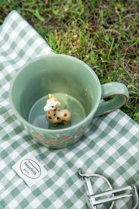 DIHOclub green giraffe ceramic mug for hot coffee or tea.